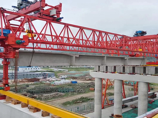 铁路架桥机出租总结分享300吨自平衡架桥机轨道安装要求